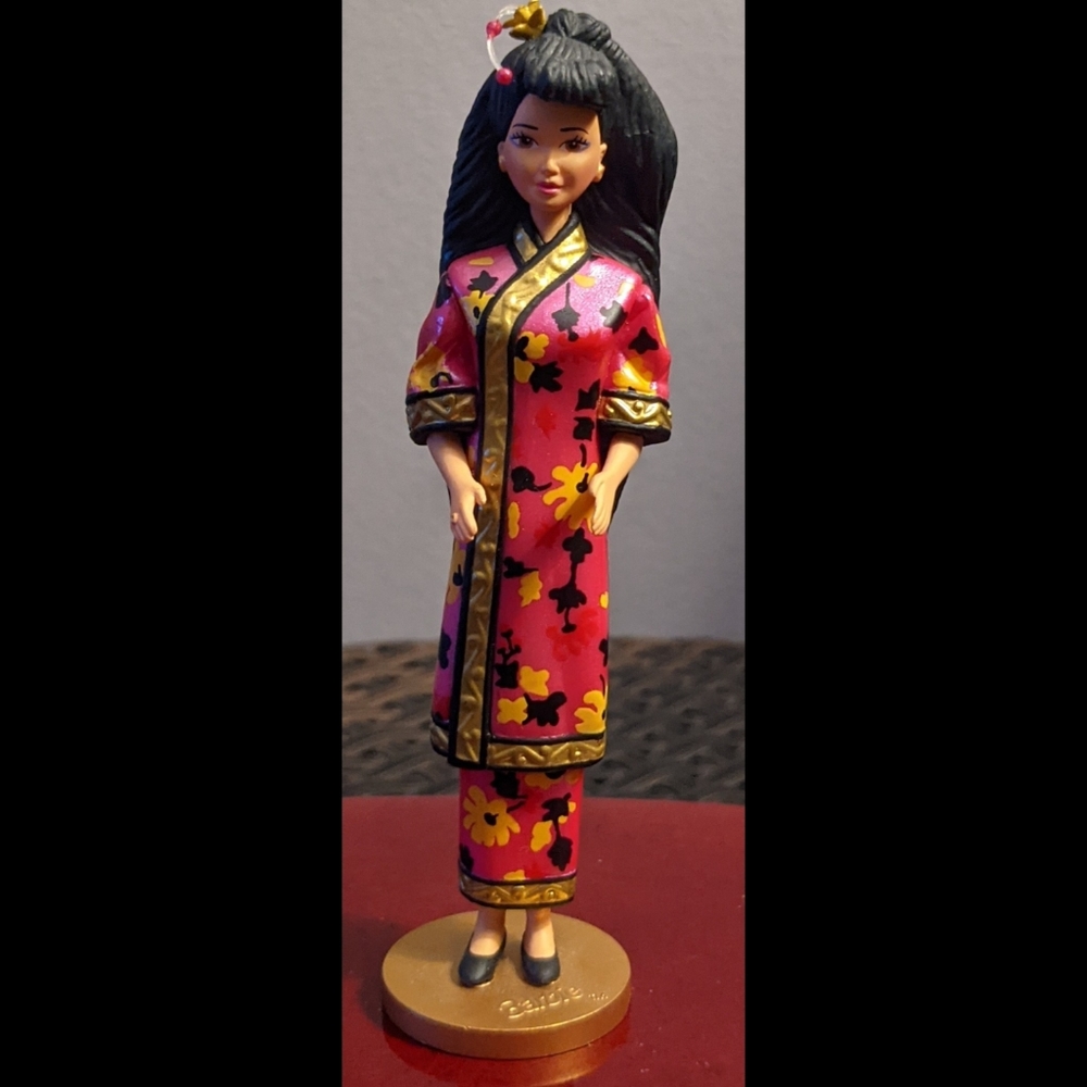 Hallmark dolls of the world Chinese Barbie